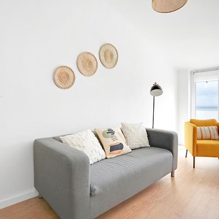 Sunny 2 Bedroom Apartment In Almada - Balconies With River View Exterior foto